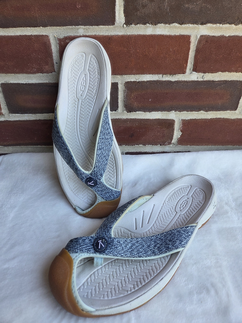 KEEN Kona Flip II Sandals Women's US 8 Gray White Comfort Flip Flops